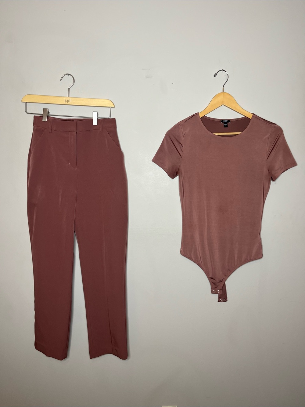 Express Women's High-Rise Straight Leg Pants & Bodysuit Set in Mauve